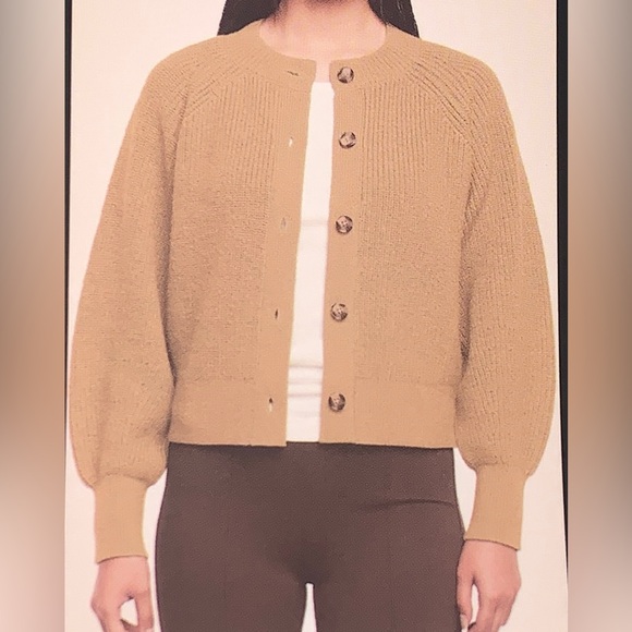 Banana Republic Sweaters - Banana Republic Womens Tan Button-Up Chunky Knit Cardigan